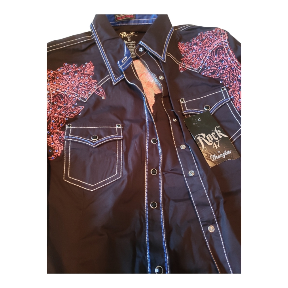 Wrangler Rock 47 long sleeve top with embroidery & beading. Size medium.